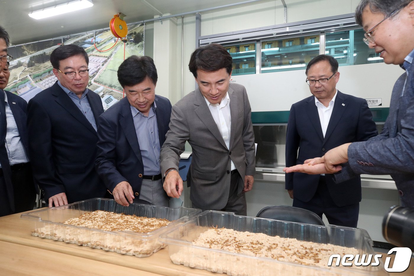 곤충산업 거점단지 현장 점검나선 김진태 강원특별자치도지사.&#40;강원특별자치도 제공&#41; 2023.9.12/뉴스1