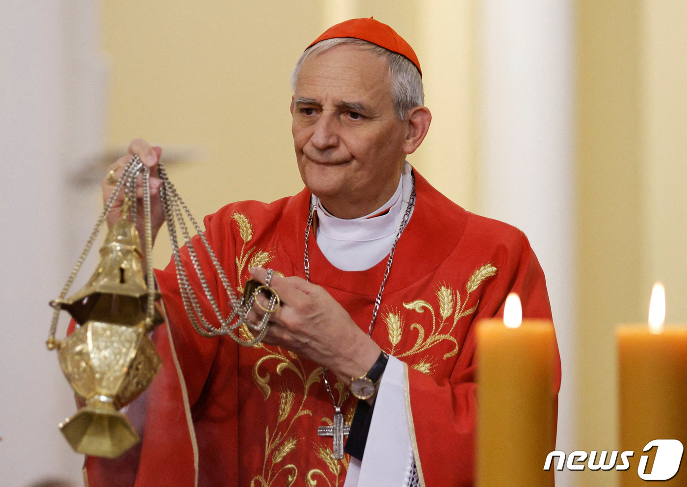 (모스크바 로이터=뉴스1) 김민수 기자 = 29일(현지시간) 프란치스코 교황의 특사인 마테오 주피 추기경이 러시아 모스크바의 성모무염시태 대성당에서 미사를 집전하고 있다. 2023 …