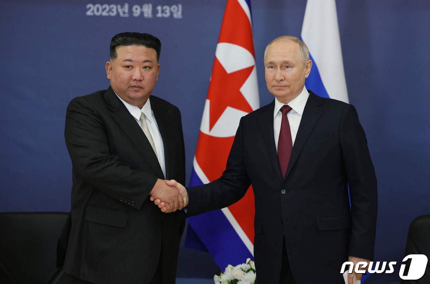 본문 이미지 - 김정은 북한 노동당 총비서&#40;왼쪽&#41;와 블라디미르 푸틴 러시아 대통령. ⓒ AFP=뉴스1
