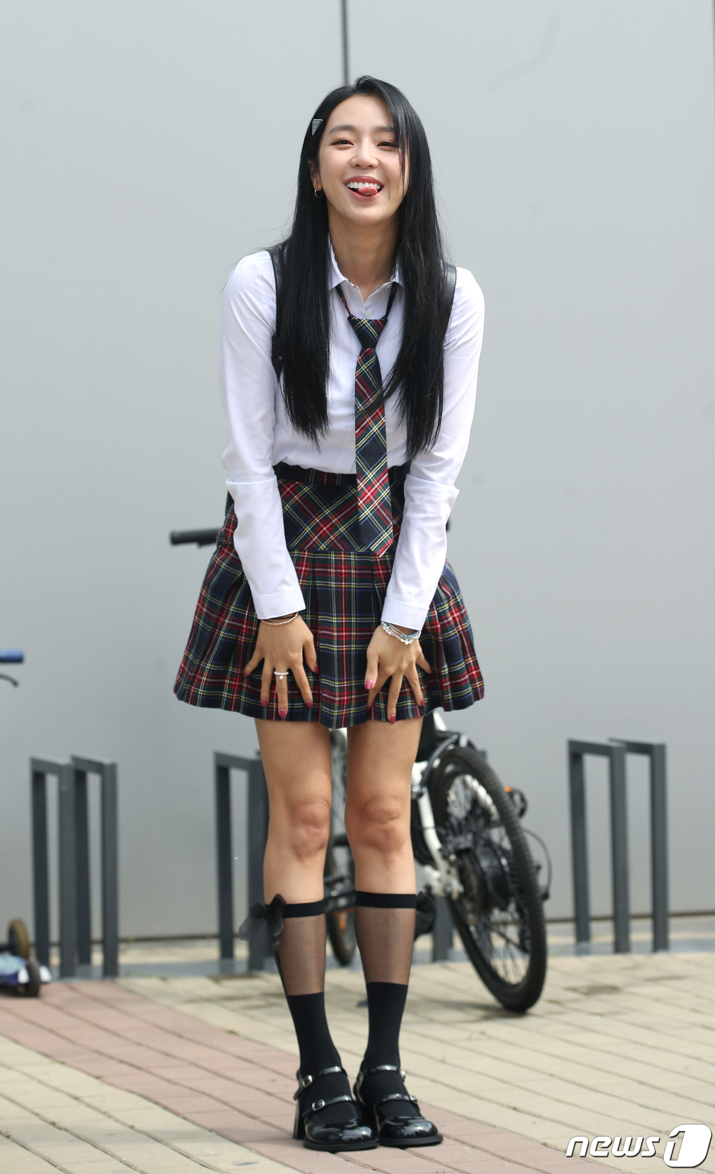 (고양=뉴스1) 권현진 기자 = 가수 예원이 14일 경기도 고양시 일산 동구 장항동 JTBC 일산스튜디오에서 진행되는 '아는 형님'(아형) 녹화를 위해 방송국에 도착해 포즈를 취하 …