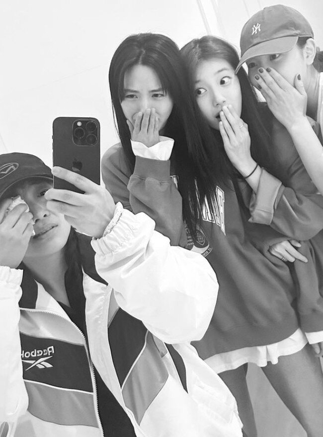 본문 이미지 - 조현아, 나나, 수지, 장희령(왼쪽부터) 나나 인스타그램 캡처