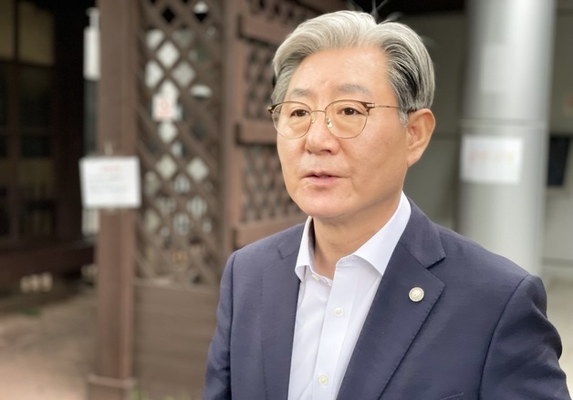 '성추행·무고 유죄' 오태완 의령군수 3선 도전…국힘 내부 반발