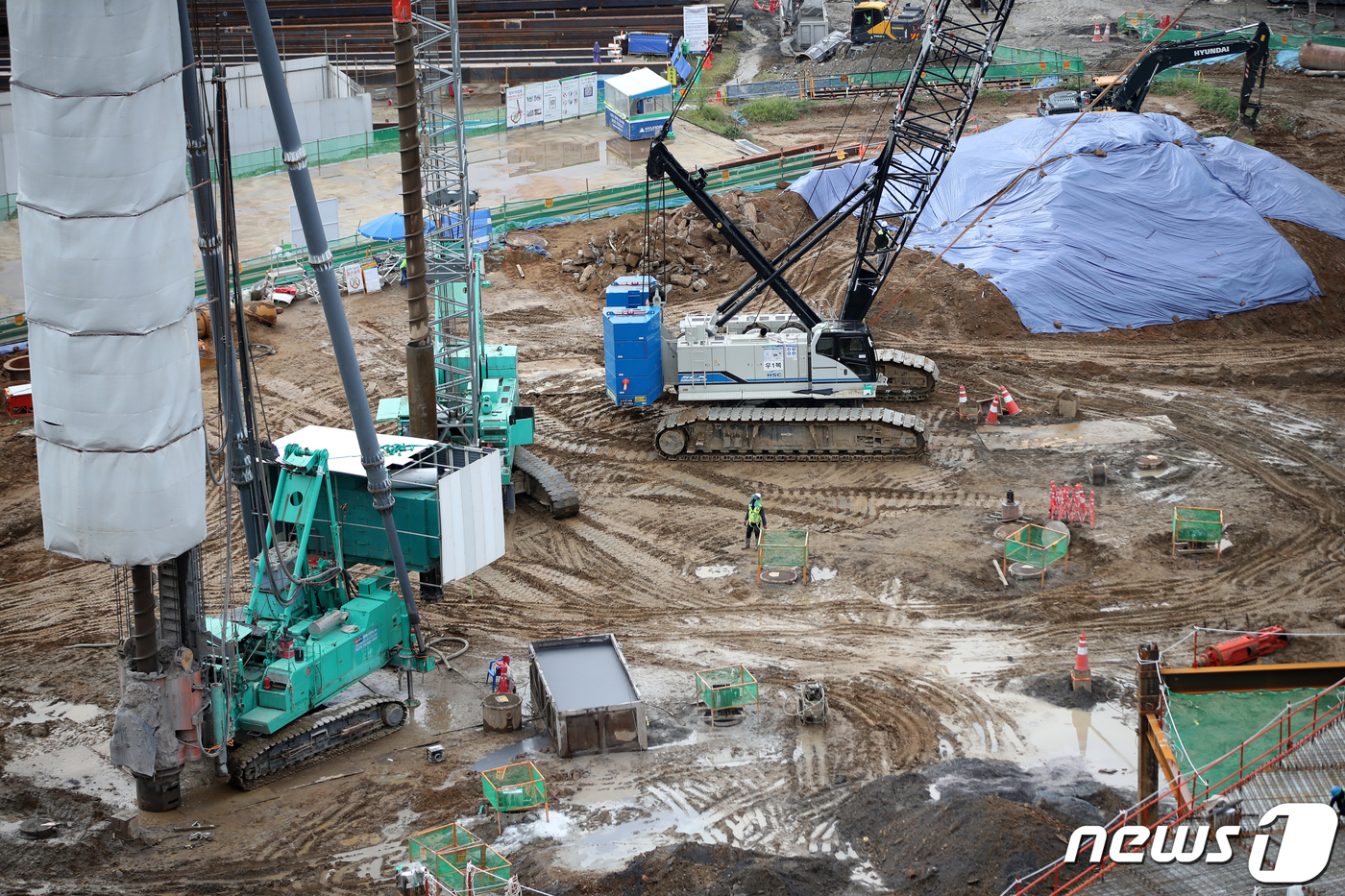 (서울=뉴스1) 이승배 기자 = 분양가상한제 주택의 분양가격 산정에 활용되는 기본형건축비가 6개월 만에 1.7% 상승했다. 콘크리트 등 자재비와 노무비 인상 영향으로 풀이된다. 지 …