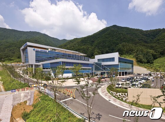 본문 이미지 -  충주의료원 전경.(자료사진)/뉴스1