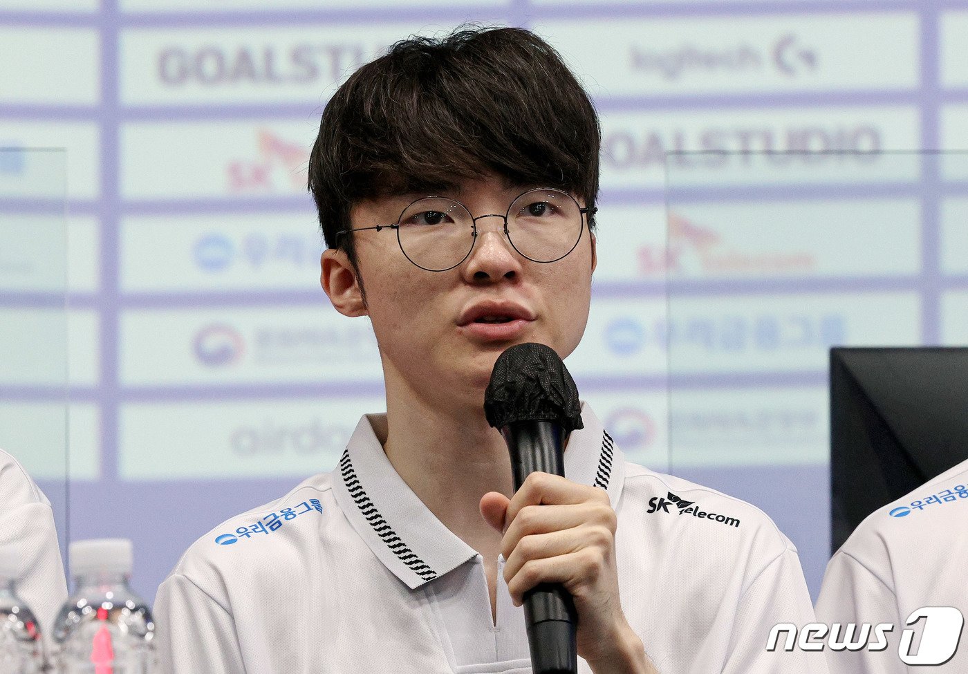 본문 이미지 - 16일 서울 마포구 에스플렉스센터 e스포츠 명예의전당에서 열린 항저우 아시안게임 '리그 오브 레전드' 국가대표 미디어데이에서 '페이커' 이상혁이 취재진 질문에 답변하고 있다 e스포츠 리그 오브 레전드 부문은 오는 26일 예선전을 시작으로 경기가 진행된다. 2023.9.16/뉴스1 ⓒ News1 장수영 기자