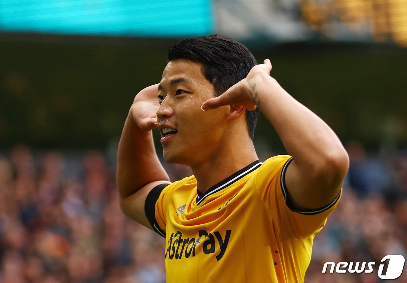 본문 이미지 - 울버햄프턴의 황희찬이 16일&#40;현지시각&#41; 영국 울버햄프턴의 몰리뉴 스타디움에서 열린 EPL 리버풀과 경기서 2경기 연속 득점인 리그 3호 골을 넣고 기뻐하고 있다. 2023.9.17 ⓒ 로이터=뉴스1 ⓒ News1 우동명 기자