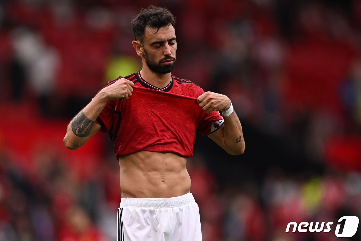 본문 이미지 - 브라이튼전 패배후 좌절하는 브루누 페르난데스. ⓒ AFP=뉴스1