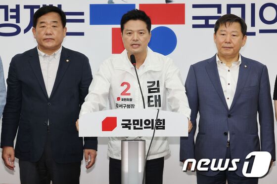 김태우 전 강서구청장이 17일 오전 서울 여의도 국회에서 열린 국민의힘 10.11 서울 강서구청장 보궐선거 경선 결과 발표에서 후보자로 확정된 후 발언을 하고 있다. (공동취재) 2023.9.17/뉴스1 © News1 송원영 기자