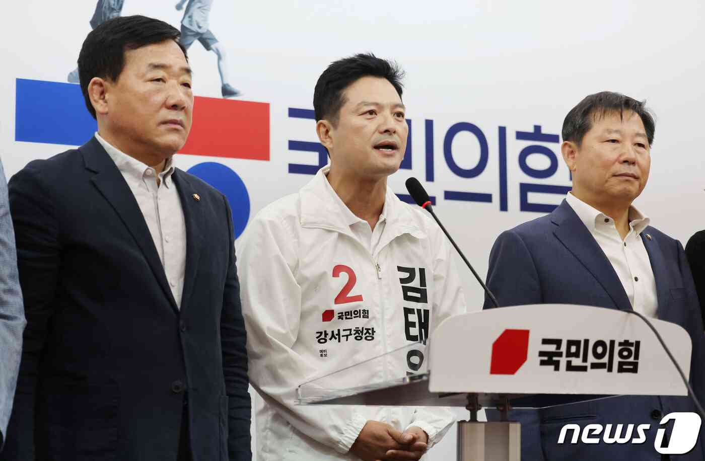 김태우 전 강서구청장 17일 오전 서울 여의도 국회에서 열린 국민의힘 10.11 서울 강서구청장 보궐선거 경선 결과 발표에서 후보자로 확정된 후 소감을 밝히고 있다. (공동취재) 2023.9.17/뉴스1 © News1 송원영 기자