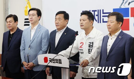 김태우 전 강서구청장이 17일 오전 서울 여의도 국회에서 열린 국민의힘 10.11 서울 강서구청장 보궐선거 경선 결과 발표에서 후보자로 확정된 후 인사말을 하고 있다. (공동취재) 2023.9.17/뉴스1 © News1 송원영 기자