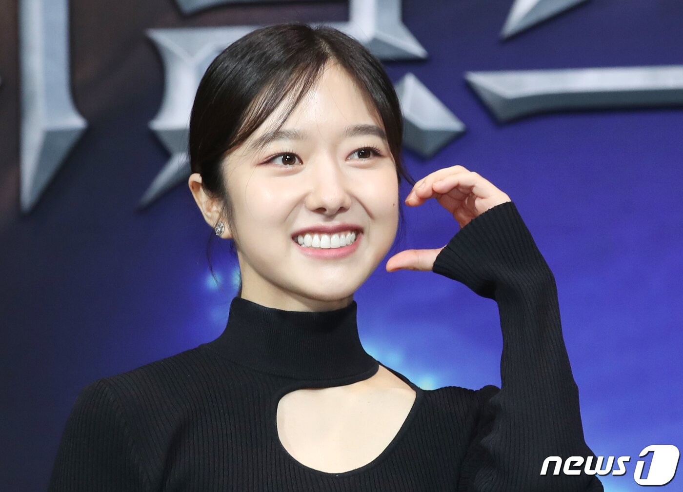 본문 이미지 - 방송인 이혜성이 18일 오전 서울 중구 앰배서더 서울 풀만 호텔에서 진행된 넷플릭스 웹예능 '데블스 플랜' 제작발표회에서 포즈를 취하고 있다. '데블스 플랜'은 변호사, 의사, 과학 유튜버, 프로 게이머, 배우 등 다양한 직업군의 12인의 플레이어가 7일간 합숙하며 최고의 브레인을 가리는 두뇌 서바이벌 게임 예능 프로그램이다. 2023.9.18/뉴스1 ⓒ News1 권현진 기자