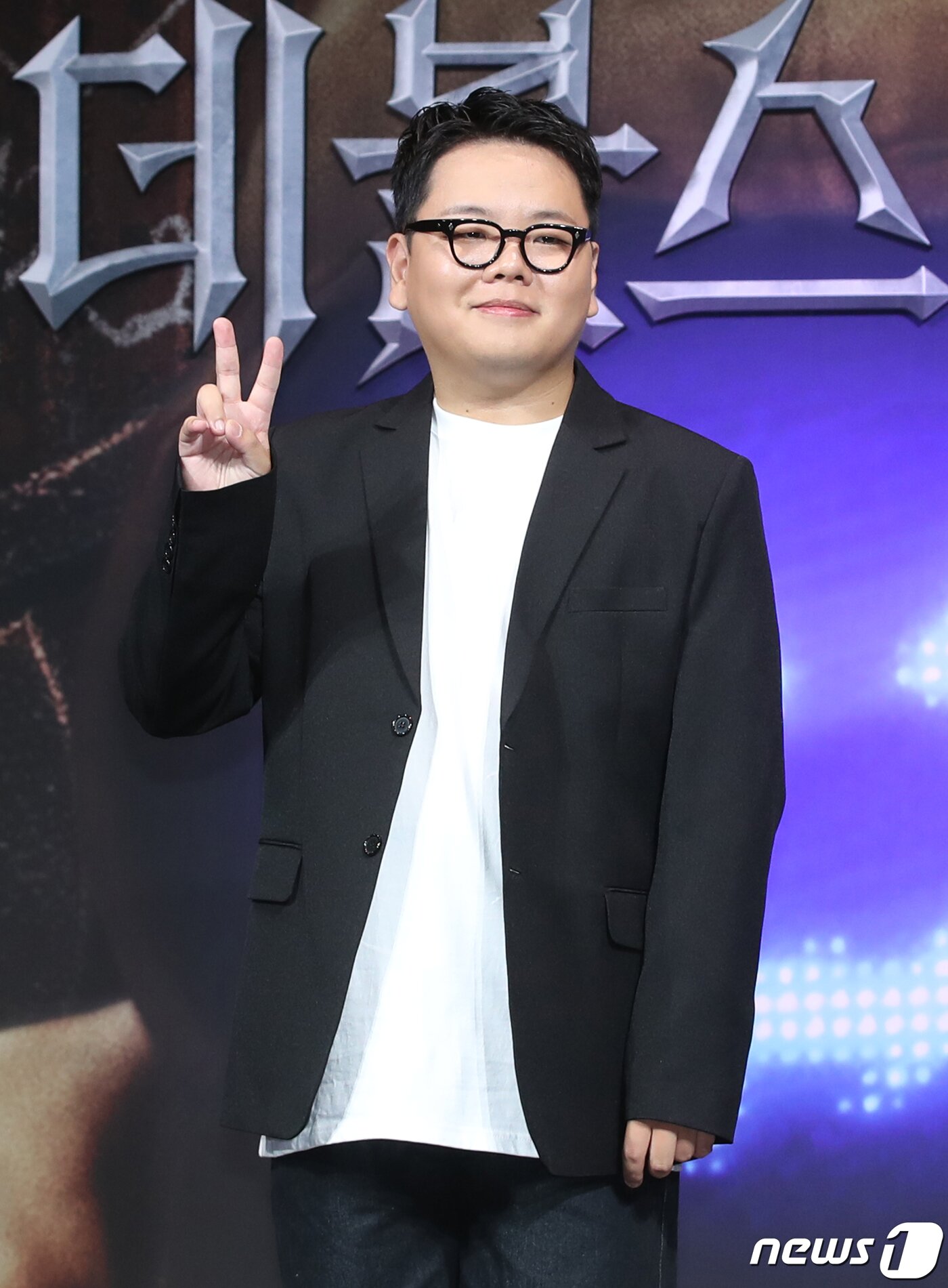 본문 이미지 - 여행 유튜버 곽준빈이 18일 오전 서울 중구 앰배서더 서울 풀만 호텔에서 진행된 넷플릭스 웹예능 '데블스 플랜' 제작발표회에서 포즈를 취하고 있다. '데블스 플랜'은 변호사, 의사, 과학 유튜버, 프로 게이머, 배우 등 다양한 직업군의 12인의 플레이어가 7일간 합숙하며 최고의 브레인을 가리는 두뇌 서바이벌 게임 예능 프로그램이다. 2023.9.18/뉴스1 ⓒ News1 권현진 기자