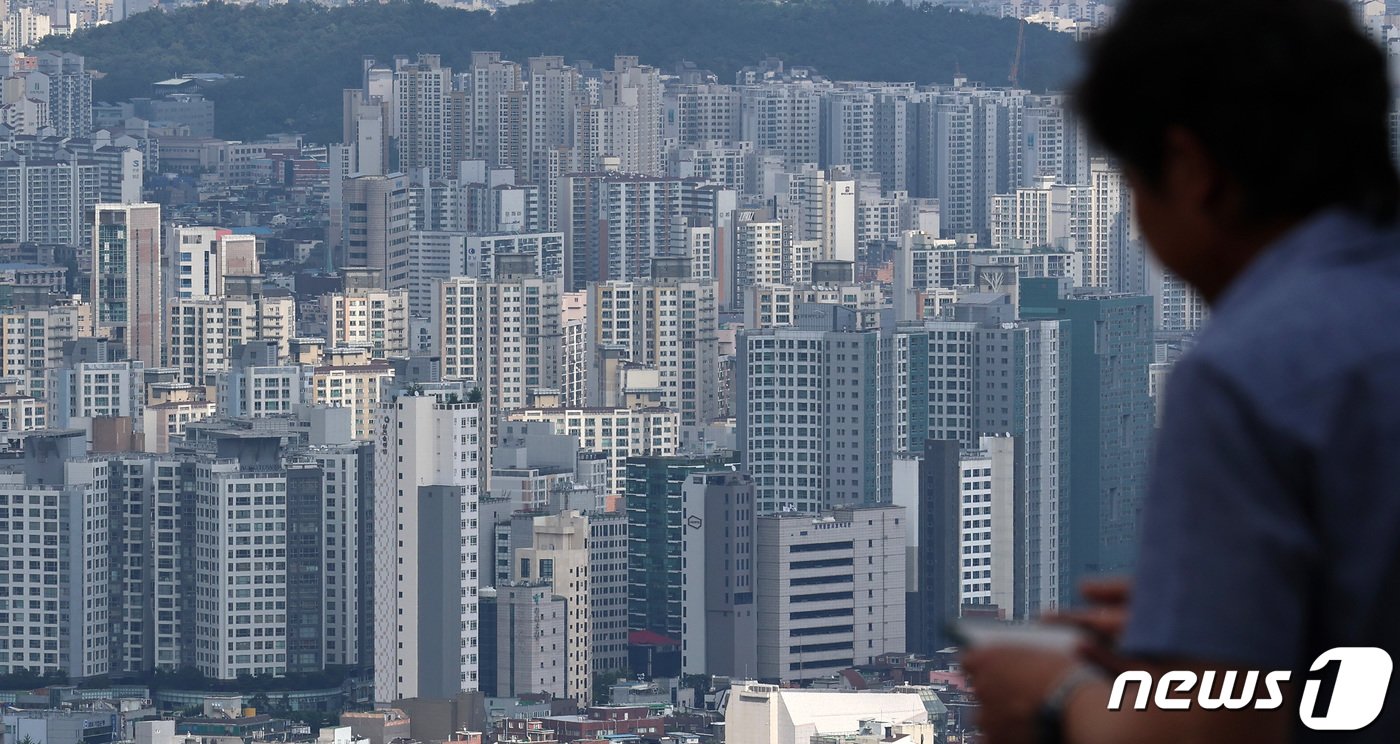 본문 이미지 - 서울 남산에서 내려다 본 시내 아파트의 모습. 2023.9.18/뉴스1 ⓒ News1 구윤성 기자