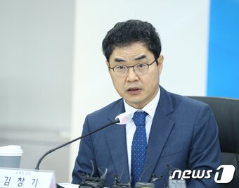 본문 이미지 - 김창기 국세청장이 18일 서울 여의도 중소기업중앙회에서 열린 중소기업계 간담회에서 모두 발언하고 있다. (국세청 제공) 