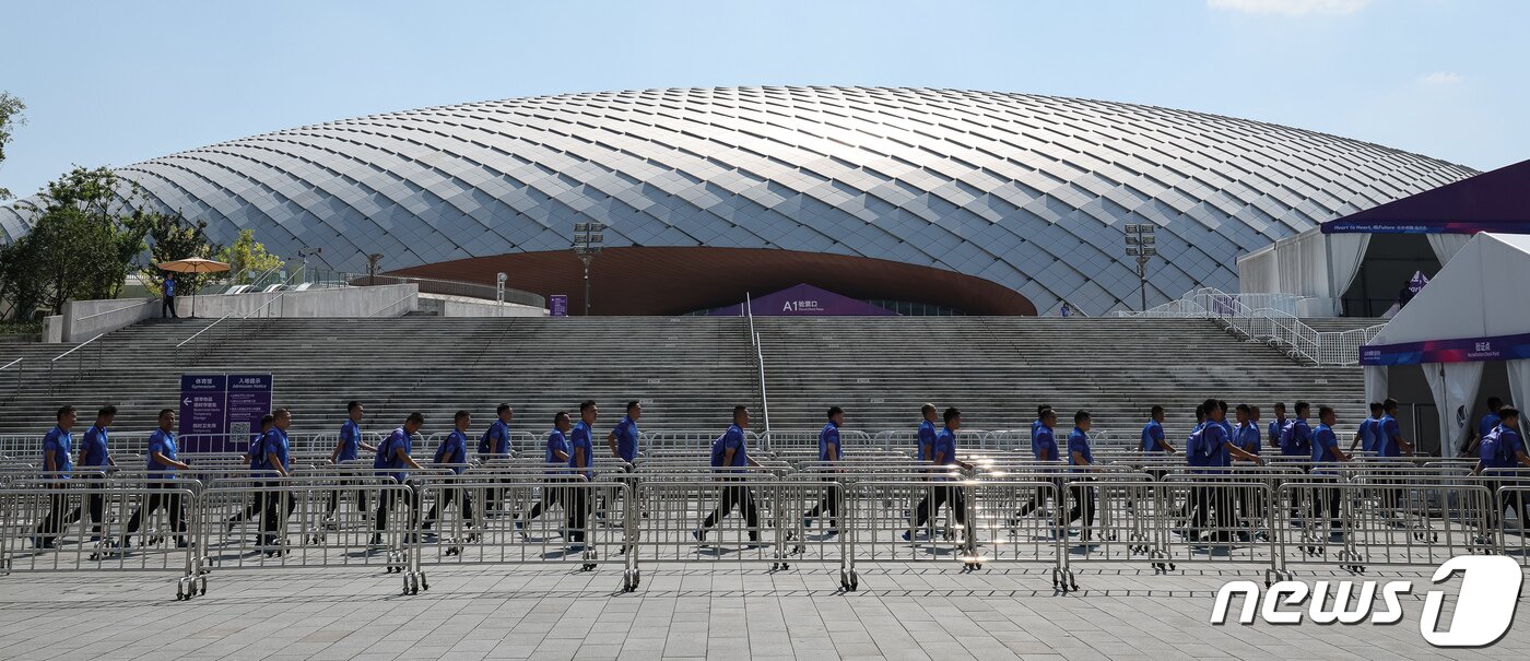 본문 이미지 - 수영 경기가 열릴 아쿠아틱 스포츠 아레나. 2023.9.18/뉴스1 ⓒ News1 유승관 기자