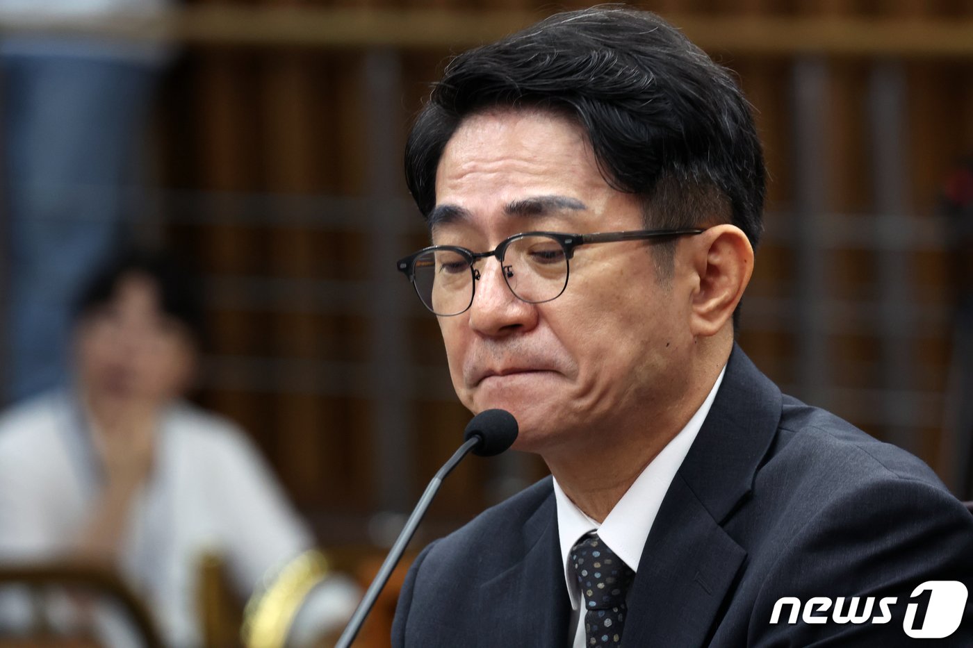 본문 이미지 - 이균용 대법원장 후보자가 19일 오전 서울 여의도 국회에서 열린 인사청문회에서 생각에 잠겨 있다. 2023.9.19/뉴스1 ⓒ News1 황기선 기자