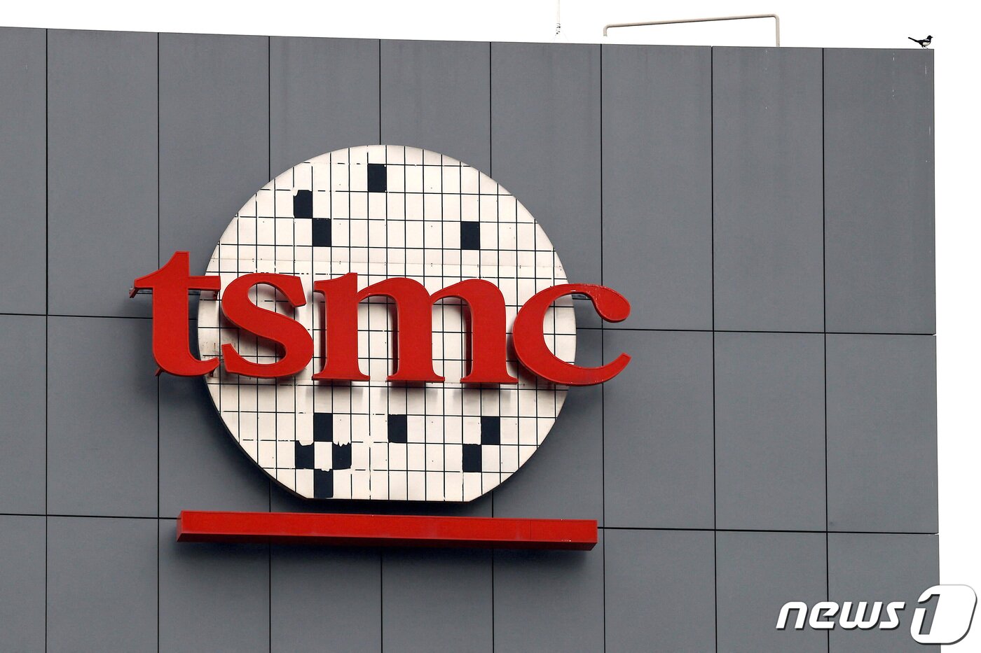 본문 이미지 - 대만 TSMC 로고. ⓒ 로이터=뉴스1