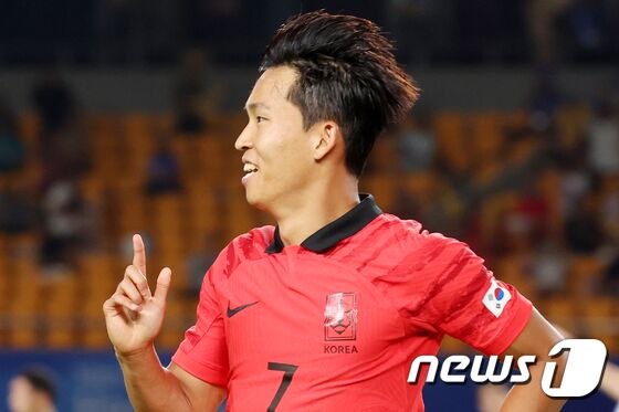 19일 오후 중국 저장성 진화시 스포츠 센터 스타디움에서 열린 2022 항저우 아시안게임 남자 축구 E조 조별리그 1차전 대한민국과 쿠웨이트의 경기에서 정우영이 첫 골을 성공시킨 뒤 기뻐하고 있다. 2023.9.19/뉴스1 © News1 민경석 기자