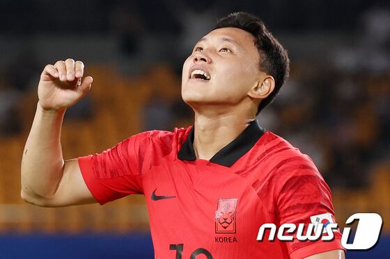 19일 오후 중국 저장성 진화시 스포츠 센터 스타디움에서 열린 2022 항저우 아시안게임 남자 축구 E조 조별리그 1차전 대한민국과 쿠웨이트의 경기에서 조영욱이 슛을 성공시킨 뒤 기뻐하고 있다. 2023.9.19/뉴스1 © News1 민경석 기자