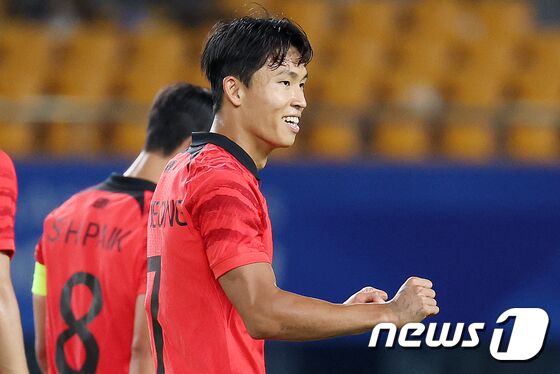 19일 오후 중국 저장성 진화시 스포츠 센터 스타디움에서 열린 2022 항저우 아시안게임 남자 축구 E조 조별리그 1차전 대한민국과 쿠웨이트의 경기에서 정우영이 세 번째 골을 성공시킨 뒤 기뻐하고 있다. 2023.9.19/뉴스1 © News1 민경석 기자