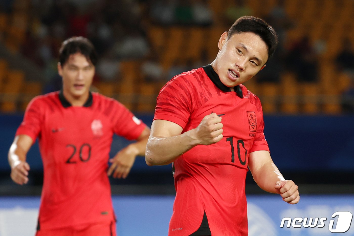 19일 오후 중국 저장성 진화시 스포츠 센터 스타디움에서 열린 2022 항저우 아시안게임 남자 축구 E조 조별리그 1차전 대한민국과 쿠웨이트의 경기에서 조영욱이 추가골을 성공시킨 뒤 기뻐하고 있다. 2023.9.19/뉴스1 ⓒ News1 민경석 기자