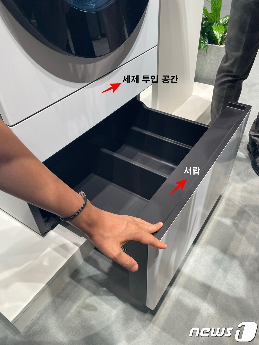 본문 이미지 -  삼성전자가 전시한 세탁건조기 제품. 2023.9.1/뉴스1 ⓒ News1 강태우 기자