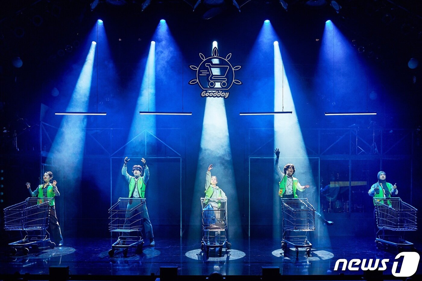 본문 이미지 - 뮤지컬 '쇼맨_어느 독재자의 네 번째 대역배우' 공연사진