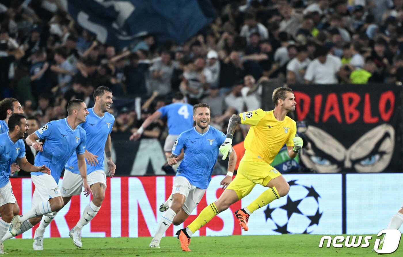 본문 이미지 - 후반 50분 동점골을 넣은 프로베델. ⓒ 로이터=뉴스1