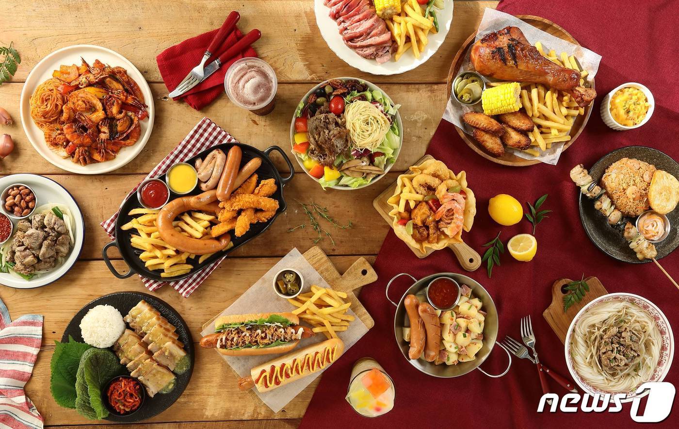 본문 이미지 - 에버랜드 레드 앤 그릴 바비큐 페스티벌에서 선보이는 다양한 메뉴들(에버랜드 제공)