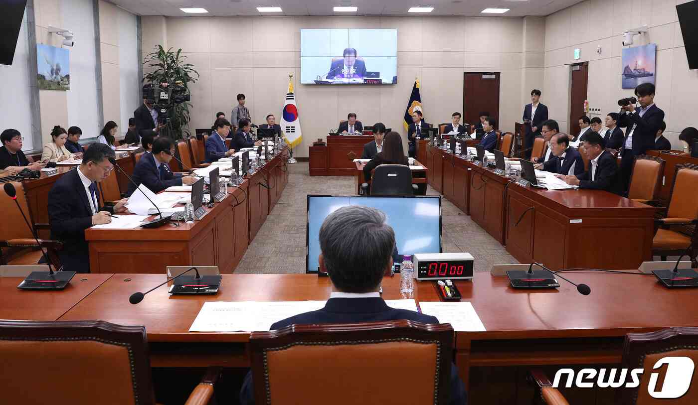 한기호 위원장이 20일 오전 서울 여의도 국회에서 열린 국방위원회 전체회의를 주재하고 있다. 2023.9.20/뉴스1 © News1 임세영 기자