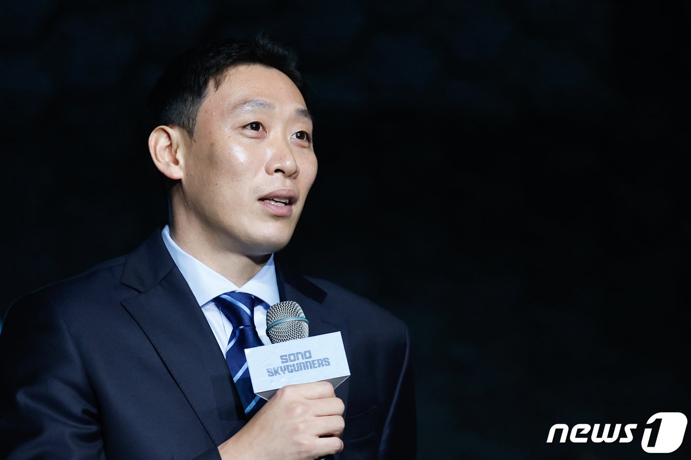 본문 이미지 - 김강선 선수가 20일 경기 고양시 소노캄 그랜드볼룸에서 열린 고양 소노 스카이거너스 창단식에서 각오를 밝히고 있다. 2023.9.20/뉴스1 ⓒ News1 안은나 기자
