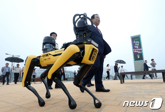 세종시 이응다리 인공지능 Ai 기능 순찰로봇 투입 뉴스1