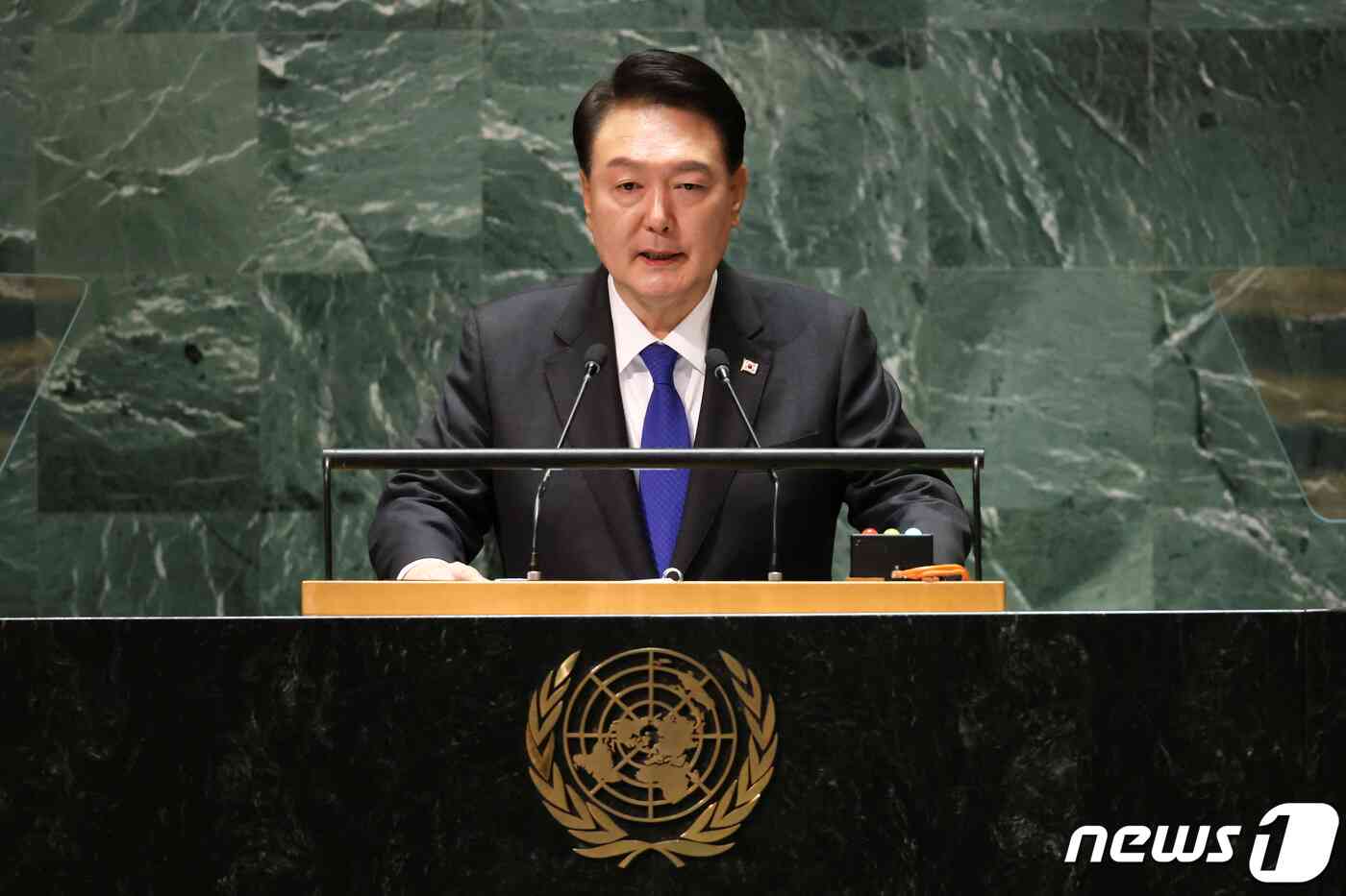 윤석열 대통령이 20일(현지시간) 오후 미국 뉴욕 유엔(UN) 본부에서 열린 제78차 유엔 총회 고위급 회기에 참석해 기조연설을 하고 있다. 2023.9.21/뉴스1 © 로이터=뉴스1 © News1