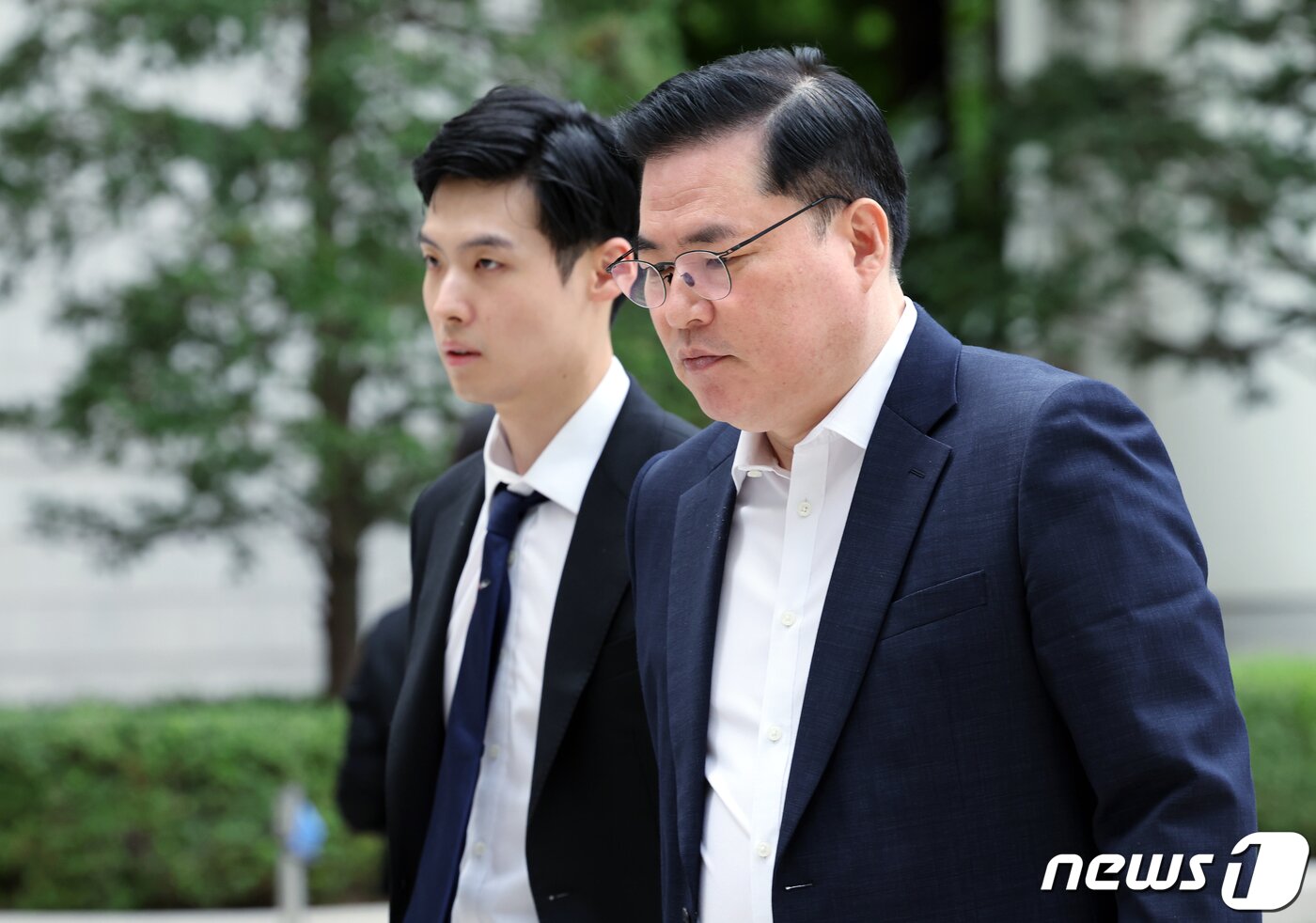 본문 이미지 - 유동규 전 성남도시개발공사 기획본부장이 21일 오전 서울 서초동 서울중앙지방법원에서 열린 김용 전 민주연구원 부원장의 불법 정치자금·뇌물 수수 관련 속행 공판에 출석하고 있다. 2023.9.21/뉴스1 ⓒ News1 박정호 기자