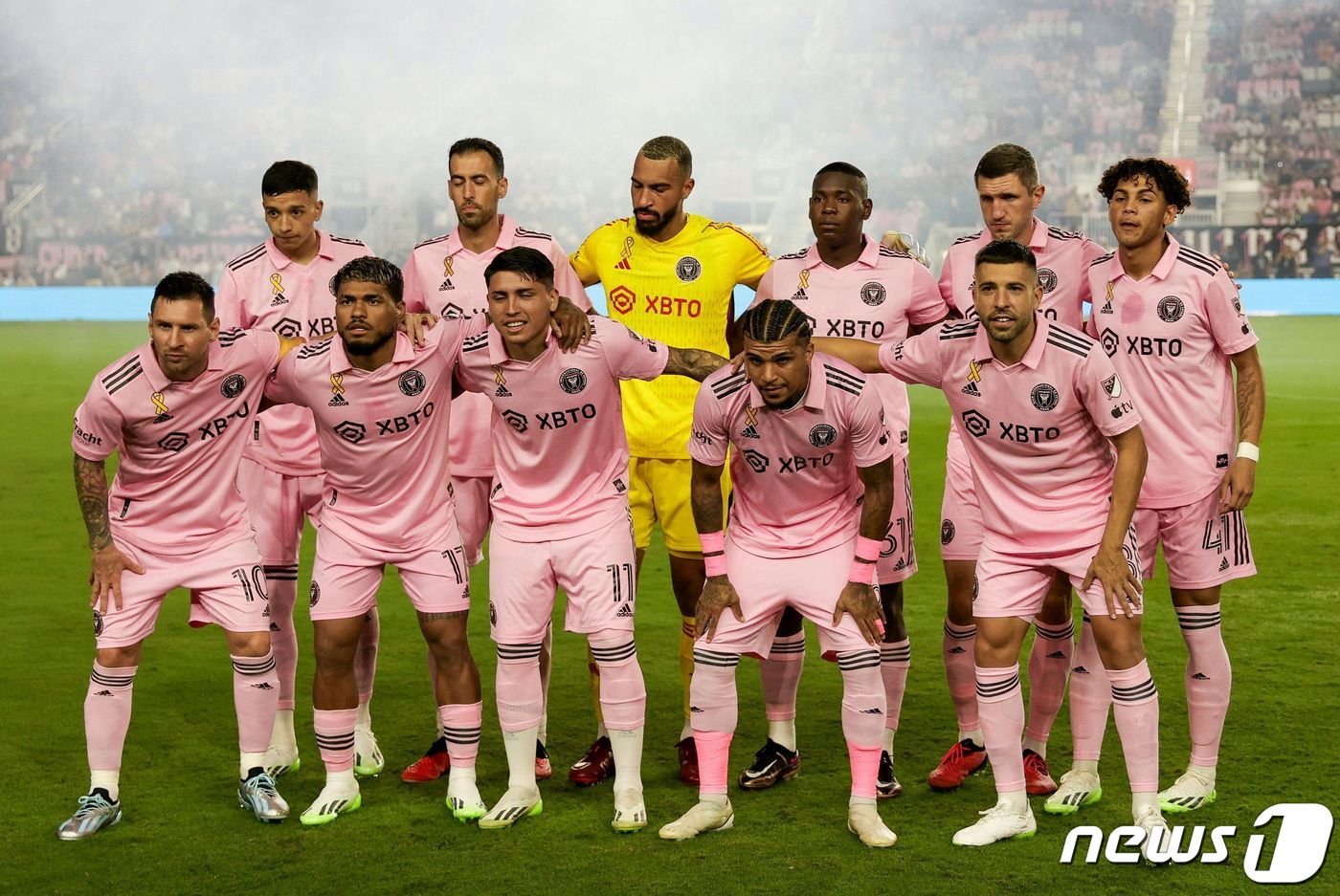 (포트 로더데일 AFP=뉴스1) 우동명 기자 = 리오넬 메시와 인터 마이애미의 선수들이 20일(현지시간) 플로리다주 포트 로더데일의 DRV PNK 스타디움에서 열린 MLS 토론토F …