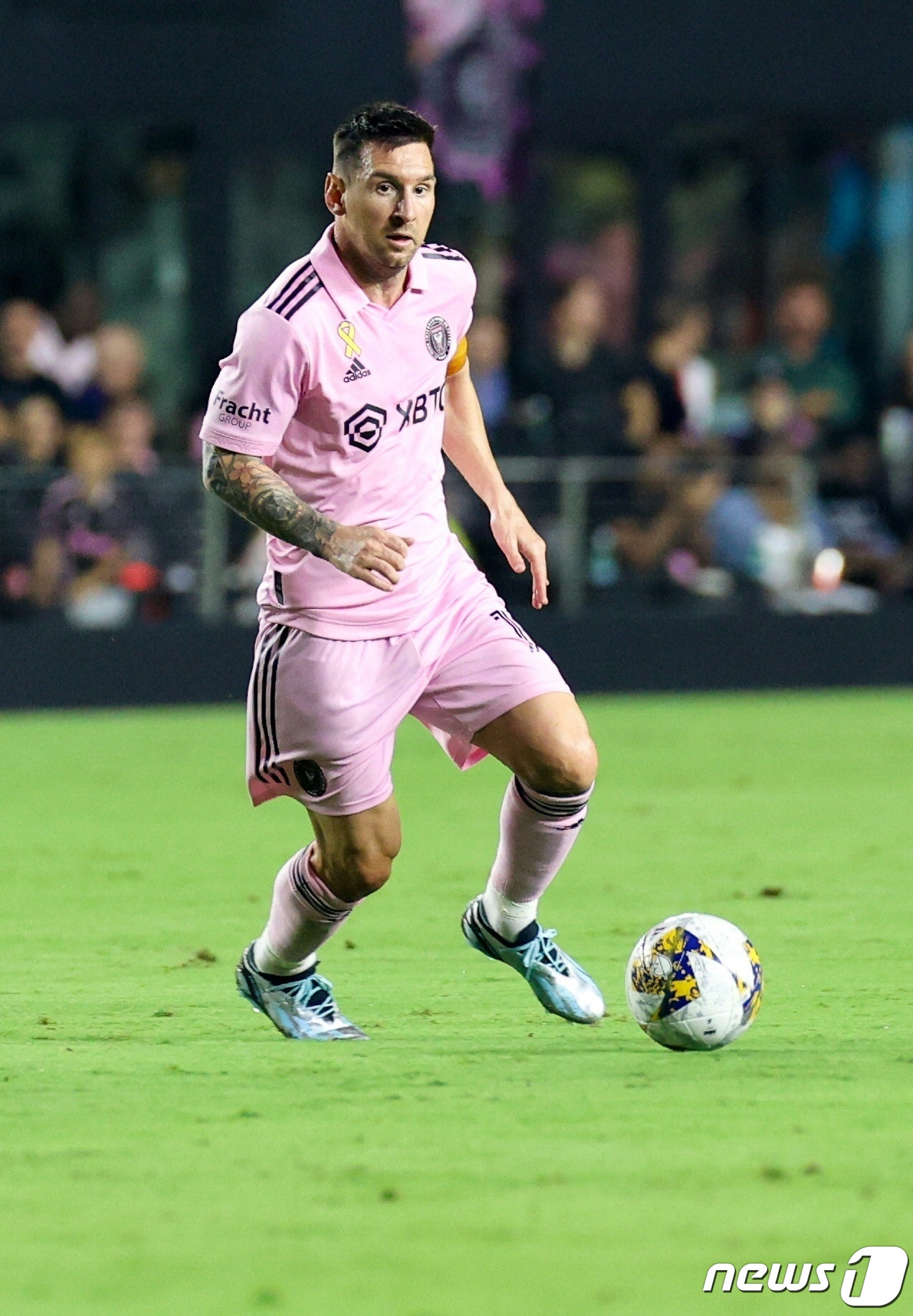 (포트 로더데일 AFP=뉴스1) 우동명 기자 = 인터 마이애미의 리오넬 메시가 20일(현지시간) 플로리다주 포트 로더데일의 DRV PNK 스타디움에서 열린 MLS 토론토FC와 경기 …