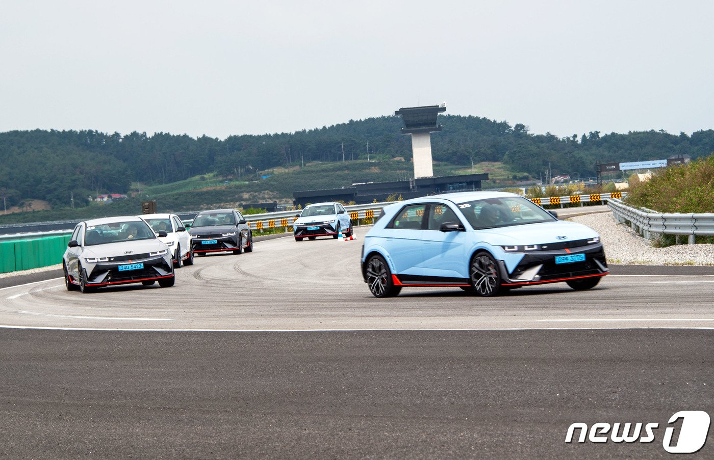 본문 이미지 - 서킷 주행 중인 아이오닉5 N.(현대차 제공)ⓒ 뉴스1 