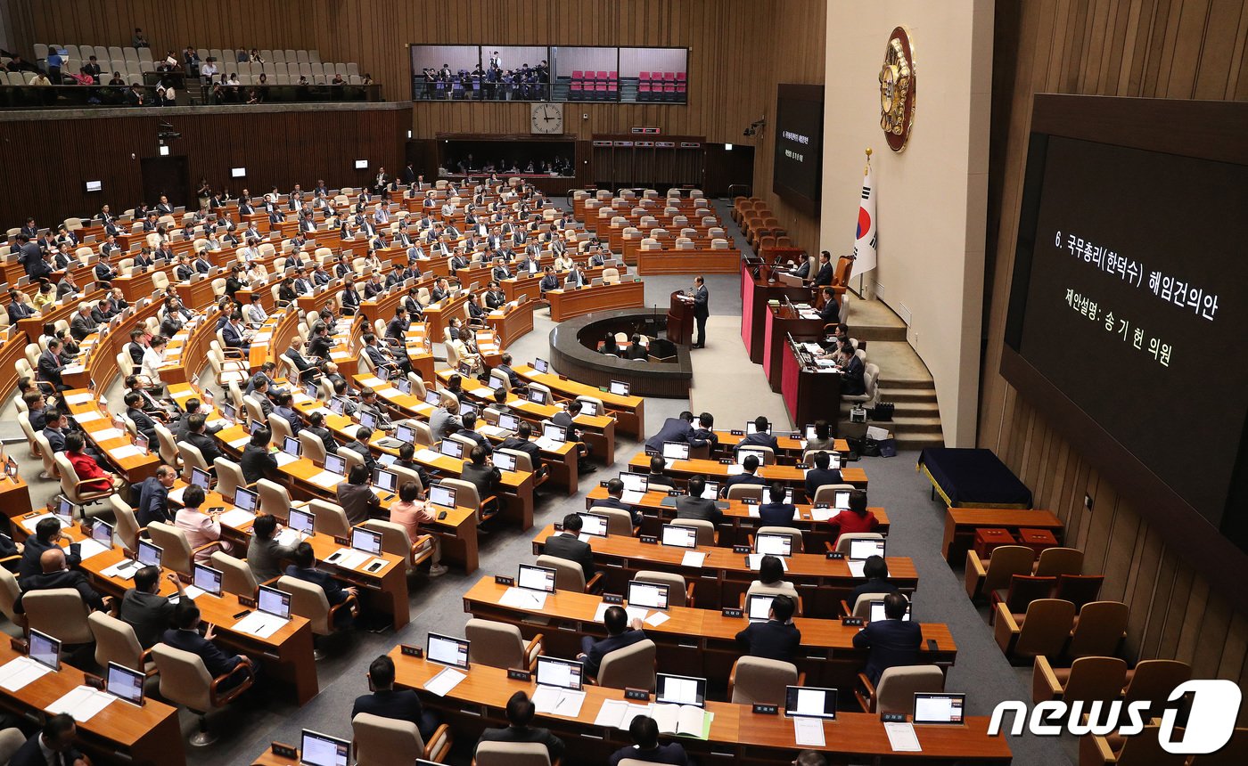 송기헌 더불어민주당 원내수석부대표가 21일 오후 서울 여의도 국회에서 열린 제410회 국회&#40;정기회&#41; 제8차 본회의에서 국무총리&#40;한덕수&#41; 해임건의안에 대한 제안설명을 하고 있다. 2023.9.21/뉴스1 ⓒ News1 임세영 기자