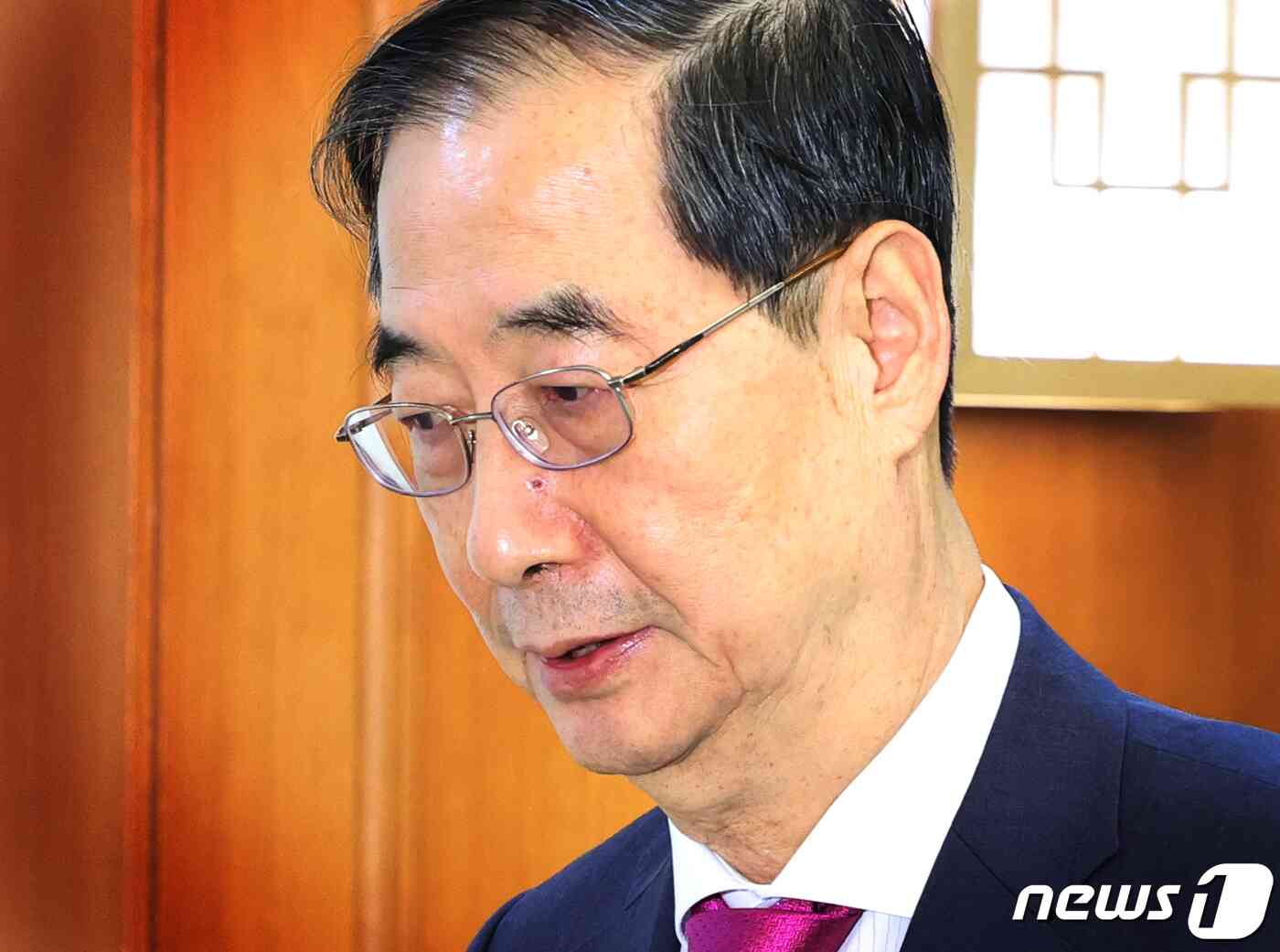한덕수 국무총리가 21일 오후 서울 종로구 세종대로 정부서울청사에서 열린 차관(급) 임명장 수여식에 참석하고 있다. 이날 오후 국회 본회의에서 한 총리의 해임건의안은 재적 295표 중 가결 175표, 부결 116표, 기권 4표로 가결됐다. 2023.9.21/뉴스1 © News1 김명섭 기자