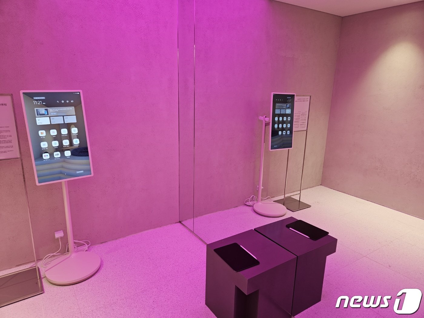 본문 이미지 - 라이브 피팅룸 내부 모습.ⓒ 뉴스1/김진희 기자.