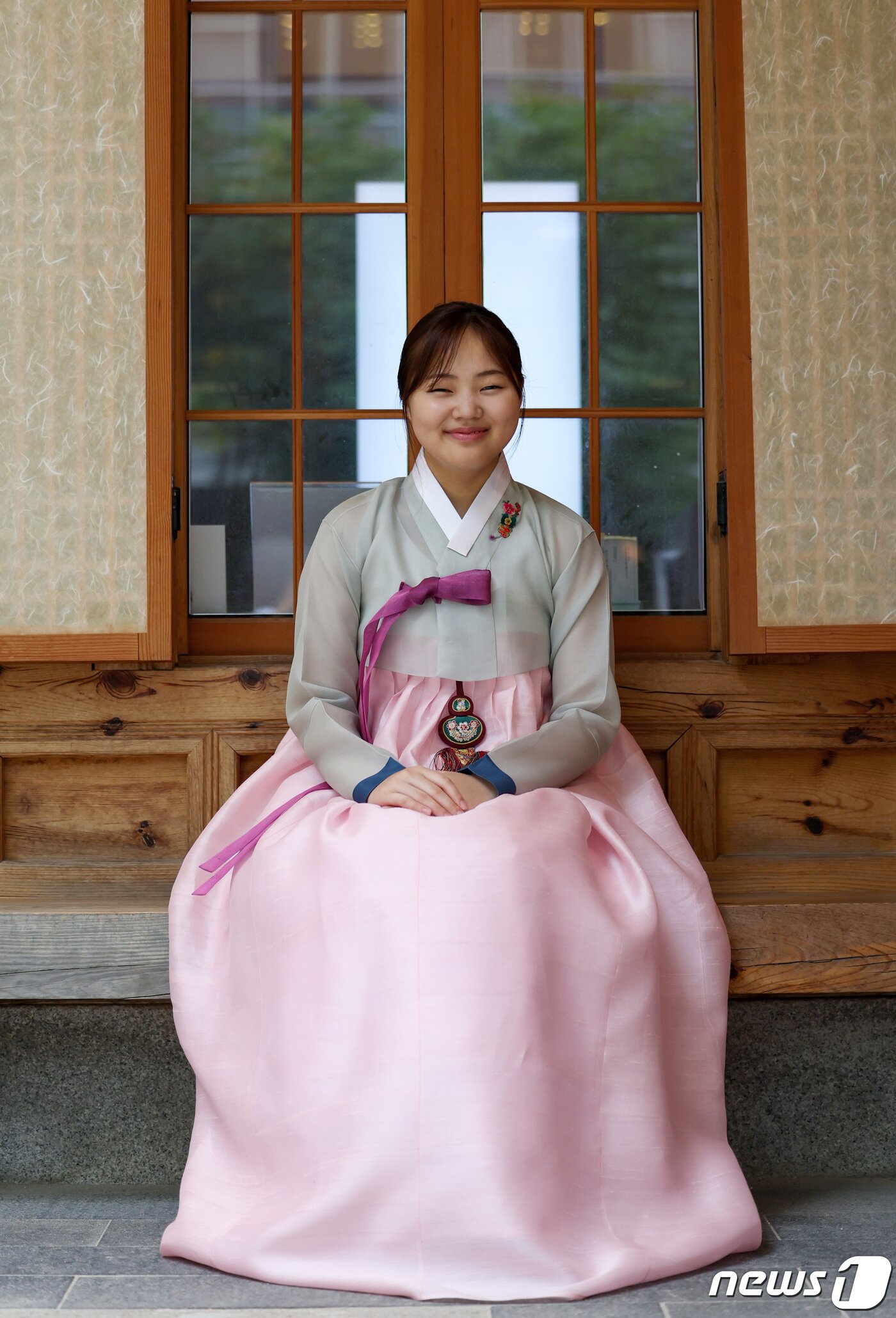 본문 이미지 - 넷플릭스 오리지널 시리즈 '마스크걸'에서 열연을 펼친 배우 김민서가 서울 종로구 종로홍보관에서 뉴스1과의 인터뷰에 앞서 포즈를 취하고 있다. /뉴스1 ⓒ News1 김성진 기자