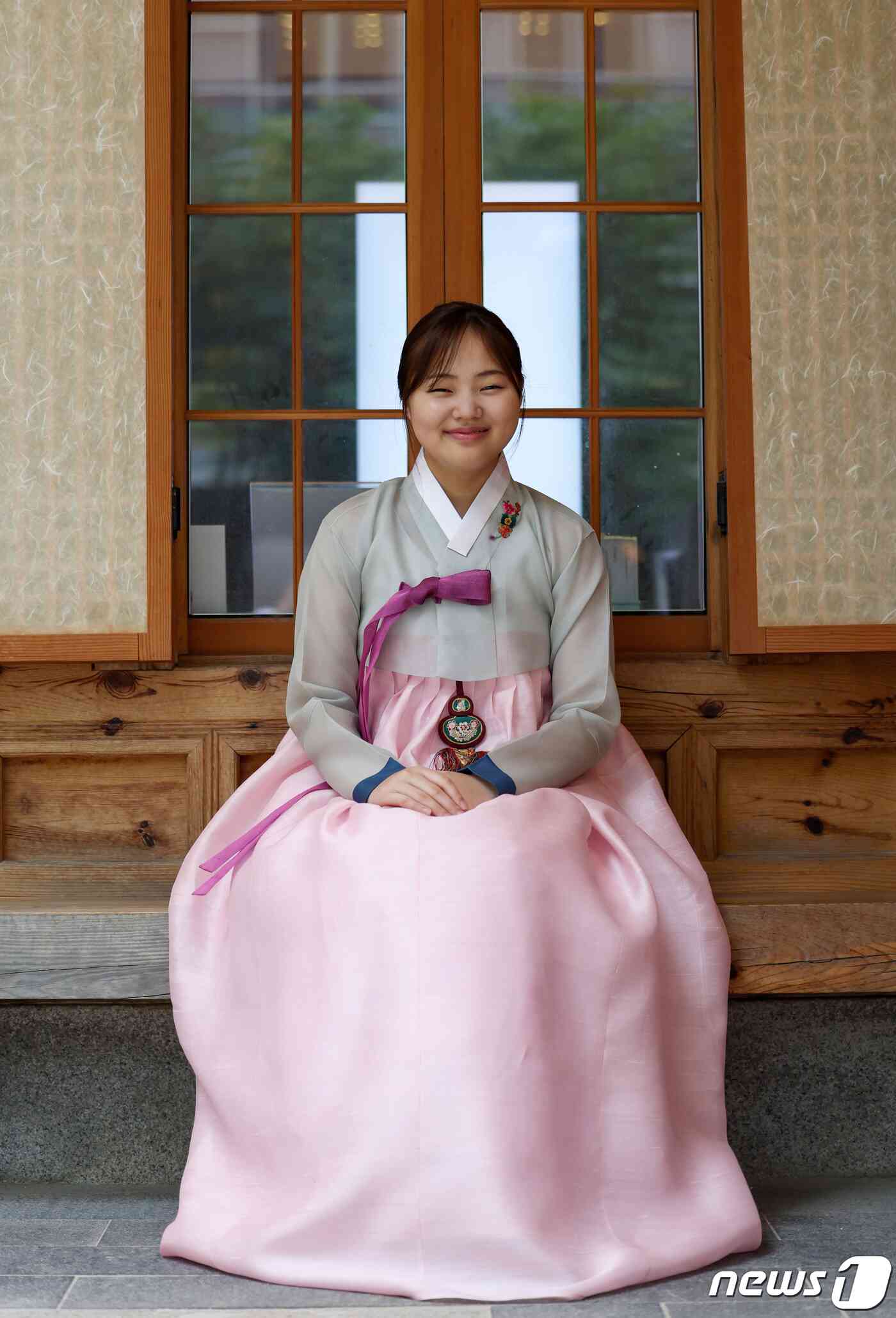 넷플릭스 오리지널 시리즈 '마스크걸'에서 열연을 펼친 배우 김민서가 서울 종로구 종로홍보관에서 뉴스1과의 인터뷰에 앞서 포즈를 취하고 있다. /뉴스1 © News1 김성진 기자