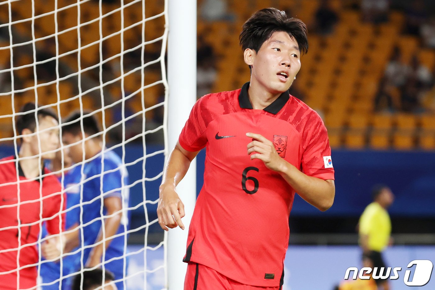 본문 이미지 - 21일 오후 중국 저장성 진화시 스포츠센터 스타디움에서 열린 2022 항저우 아시안게임 남자 축구 E조 조별리그 2차전 대한민국과 태국의 경기에서 홍현석이 헤딩골을 성공시킨 뒤 기뻐하고 있다. 2023.9.21/뉴스1 ⓒ News1 민경석 기자