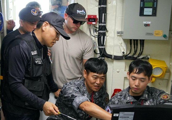 軍 유해발굴감식단·美 DPAA, '한국전쟁 추락 항공기' 잔해 추적