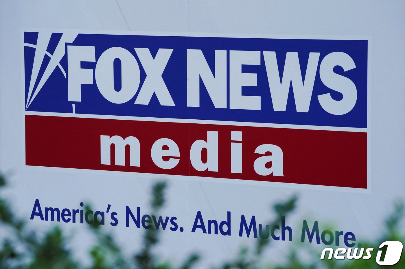 본문 이미지 - 미국 언론재벌 루퍼트 머독이 21일(현지시간) 장남 라클런 머독에게 뉴스코프·폭스뉴스 코퍼레이션의 회장직을 넘긴다고 발표한 직후 찍힌 폭스뉴스 코퍼레이션 뉴욕 본사의 모습. 2023.9.21. ⓒ 로이터=뉴스1 ⓒ News1 김성식 기자