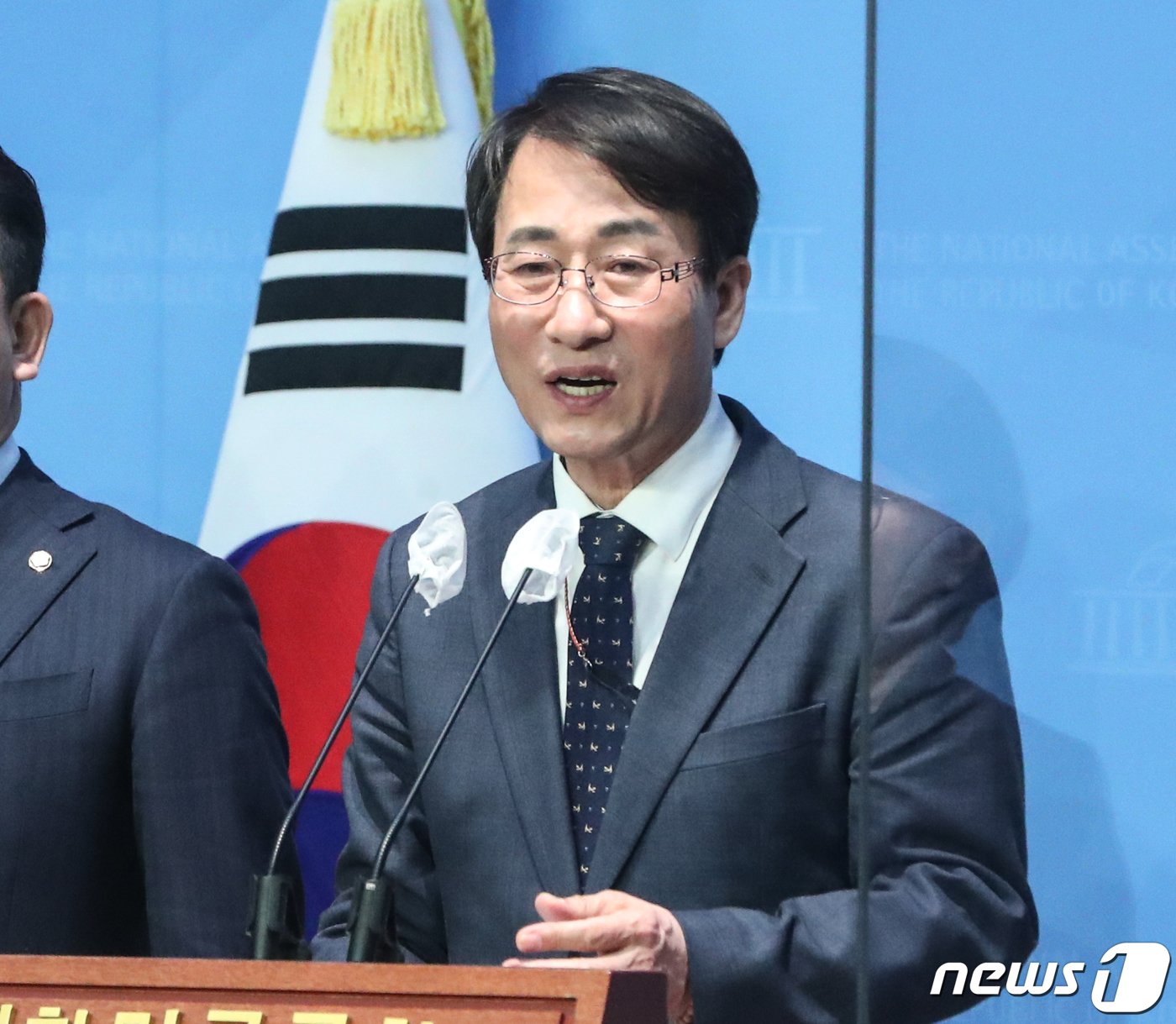 본문 이미지 - 기자회견장의 이원욱 의원. 2023.3.6/뉴스1 ⓒ News1 송원영 기자