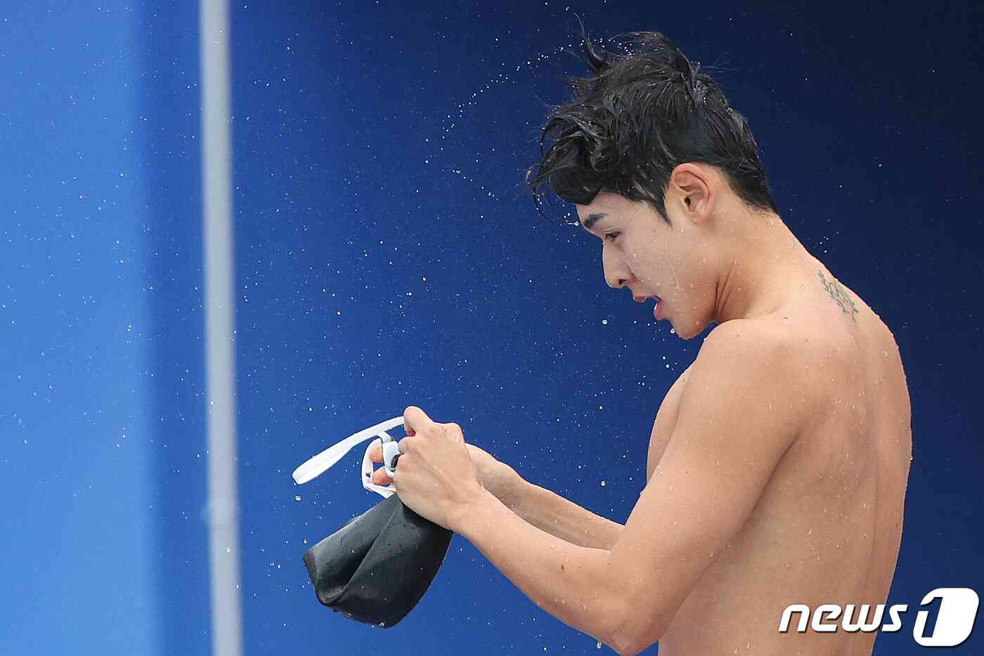 22일 오전 중국 항저우시 푸양 인후 스포츠센터에서 열린 2022 항저우 아시안게임 근대5종 남자 개인 수영에서 전웅태가 역영 후 수영모를 벗고 있다. 2023.9.22/뉴스1 © News1 신웅수 기자