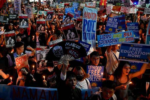 [포토] 촛불과 피켓을 든 필리핀 시위대