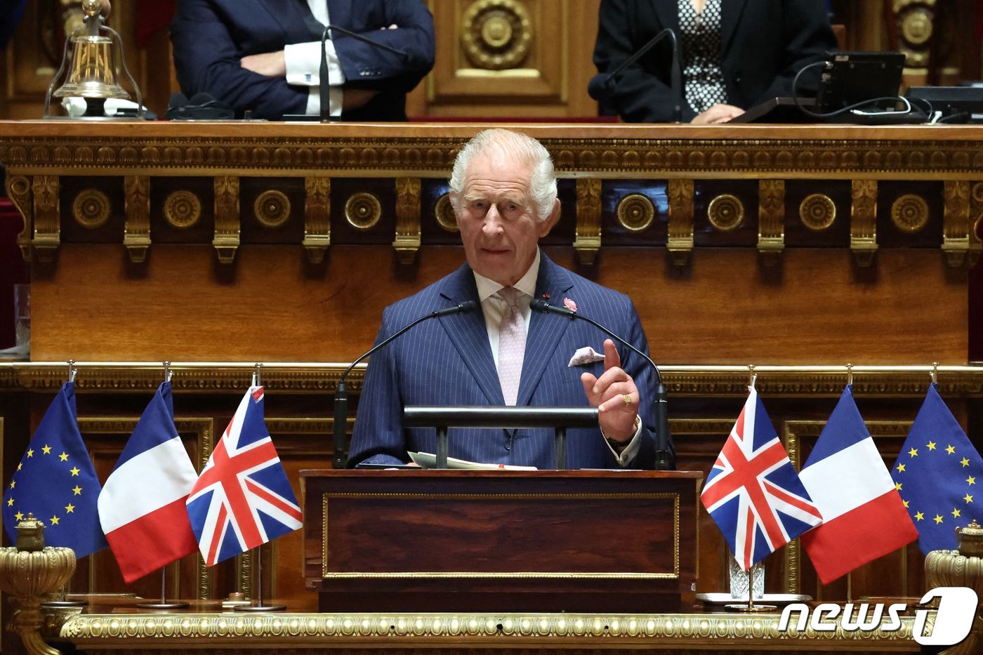 (파리 AFP=뉴스1) 장성희 기자 = 21일(현지시간) 프랑스 파리 상원에서 찰스 영국 국왕이 의원들을 앞에 두고 연설하고 있다. 2023.09.21/ⓒ AFP=뉴스1