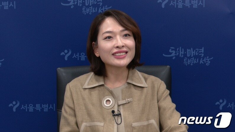 본문 이미지 - 권은선 서울특별시 공공디자인진흥팀장이 뉴스1과 인터뷰를 하고 있다.
